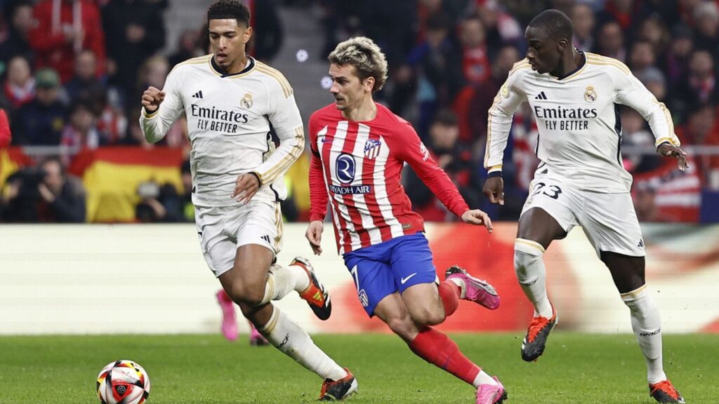 Jugadores de Barcelona en campo.